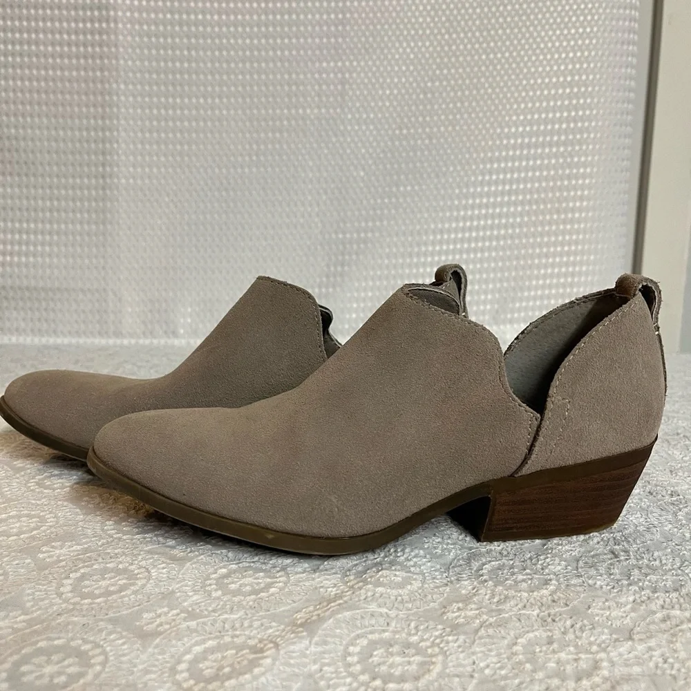 Joie Rowen Suede Leather ankle cutout booties in Taupe, Women’s size 6.5, Rodeo